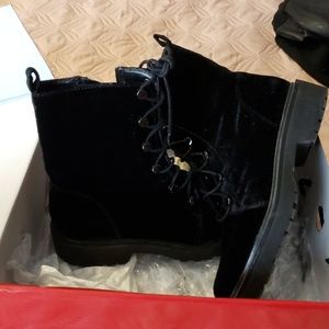 Guess velvet Boots
